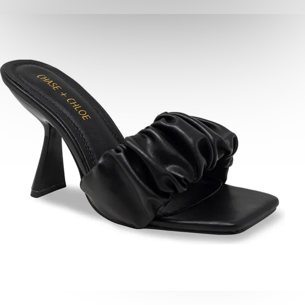 NEW✨ GREEN Kiara ruffle sandal. Size 7.5. Heel 2.5 inches